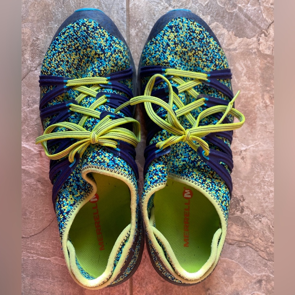 Merrell women’s Riveter tie dye performance athletic shoes; size 9